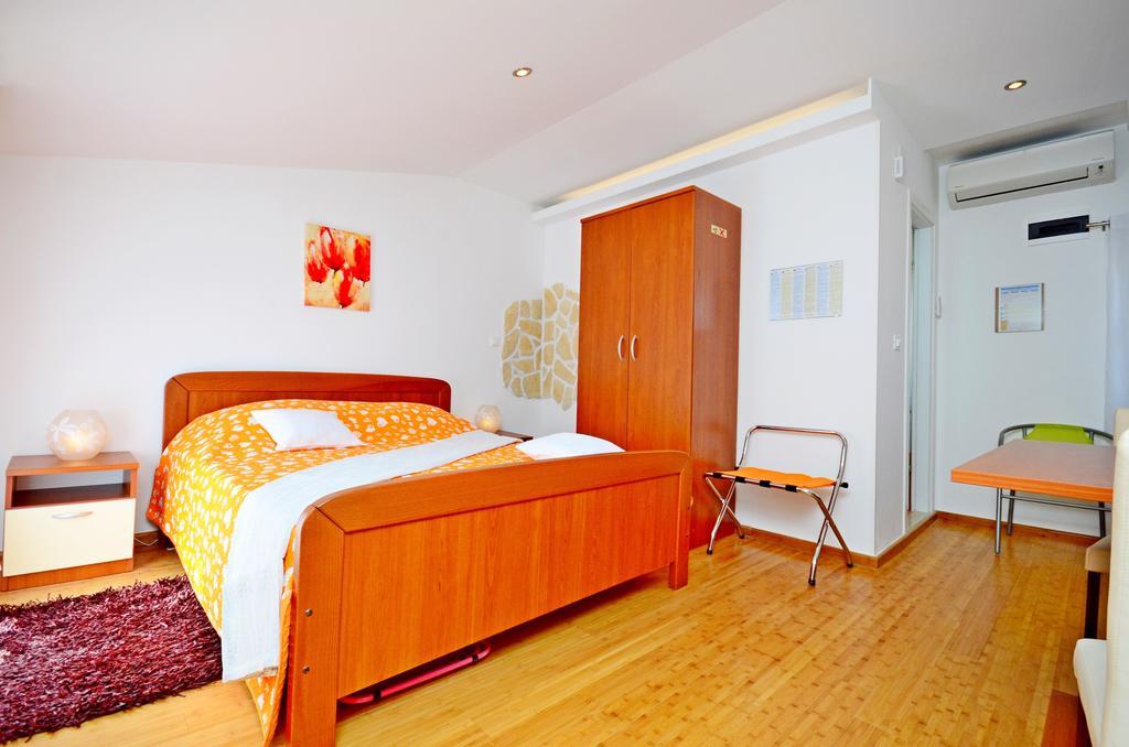 Villa Capo Split Room photo