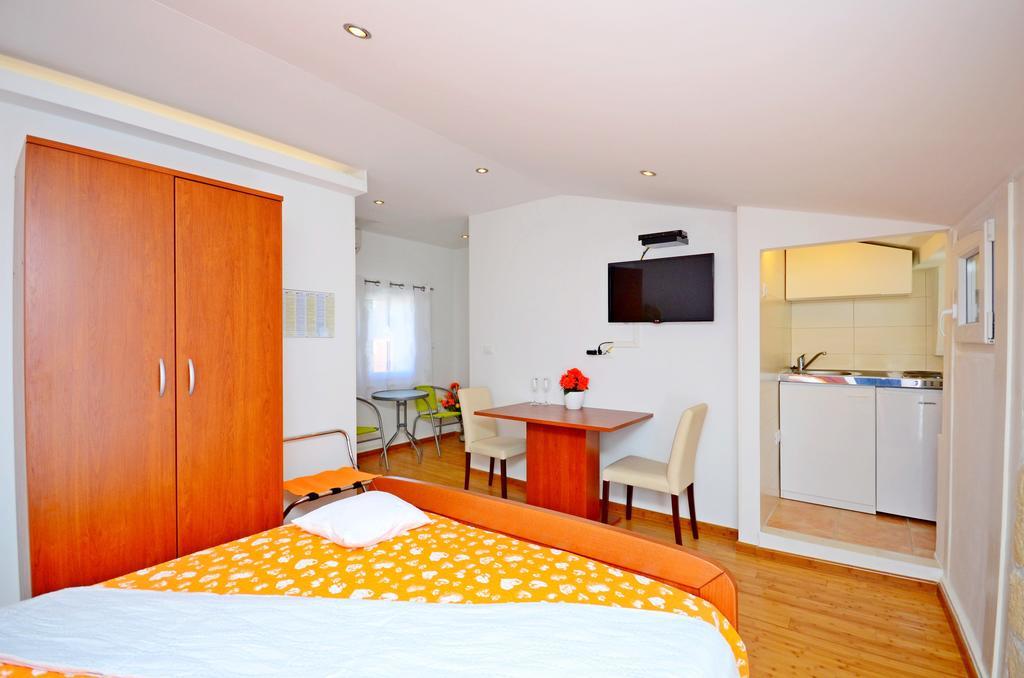 Villa Capo Split Room photo